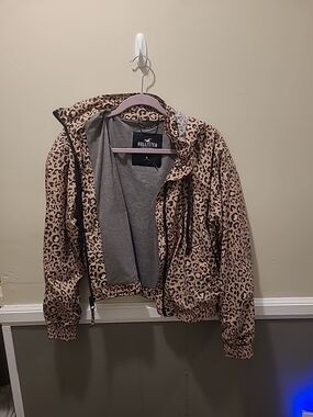 Hollister wind breaker hoodie Womens Medium Leopard Print